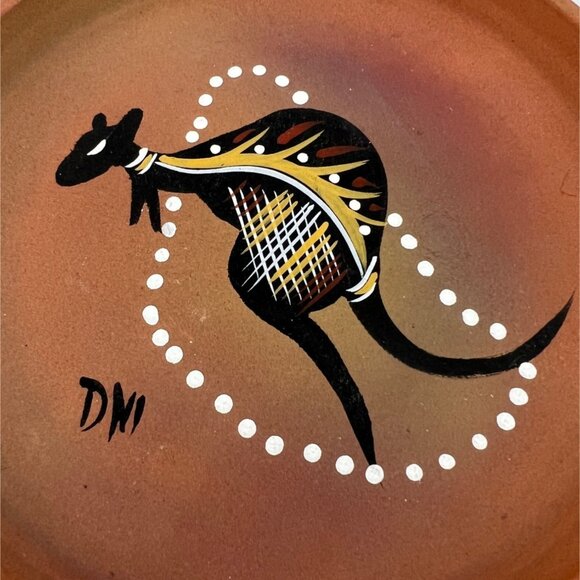 Hand Painted Terracotta Plate 7.75" Australian Icon Aboriginal Kangaroo Artwork - Picture 2 of 4